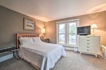Manistee House W/ Deck: 1/2 Mi To Riverwalk!
