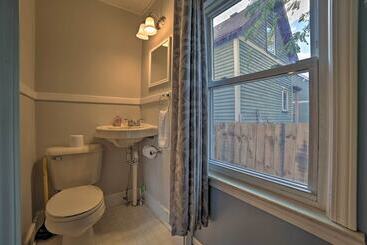 Manistee House W/ Deck: 1/2 Mi To Riverwalk!