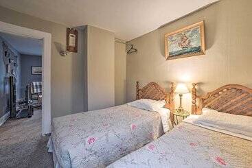 Manistee House W/ Deck: 1/2 Mi To Riverwalk!