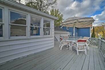 Manistee House W/ Deck: 1/2 Mi To Riverwalk!