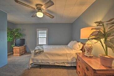 Manistee House W/ Deck: 1/2 Mi To Riverwalk!