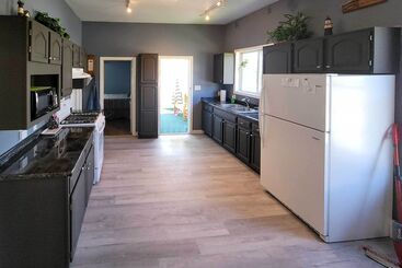 Manistee House W/ Deck: 1/2 Mi To Riverwalk!