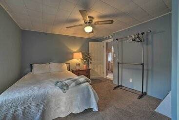 Manistee House W/ Deck: 1/2 Mi To Riverwalk!