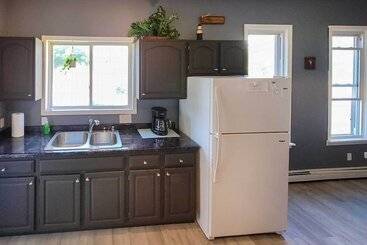 Manistee House W/ Deck: 1/2 Mi To Riverwalk!
