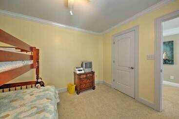 Manteo Waterfront Resort Home W/ 30 Ft Dock!