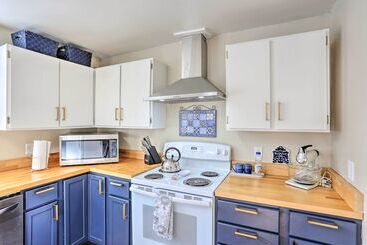 کلبه Mountain View Lead Home W/ Patio + Fire Pit!