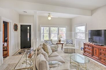 Mountain View Lead Home W/ Patio + Fire Pit!