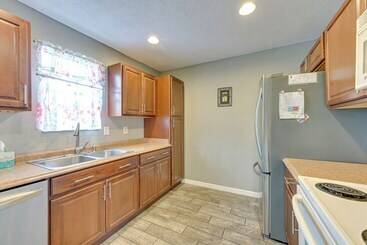 Dog Friendly Home W/ Yard ~ 6 Miles To The Beach!