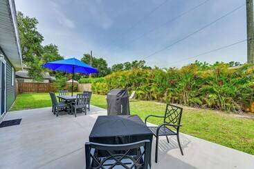 Dog Friendly Home W/ Yard ~ 6 Miles To The Beach!
