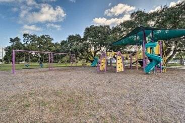 Dog Friendly Home W/ Yard ~ 6 Miles To The Beach!