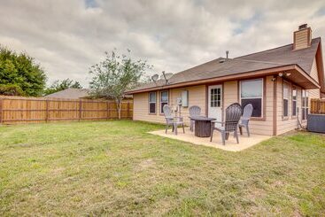 Pet Friendly Texas Retreat W/ Fenced In Yard!