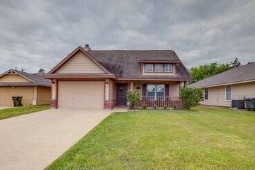 Pet Friendly Texas Retreat W/ Fenced In Yard!
