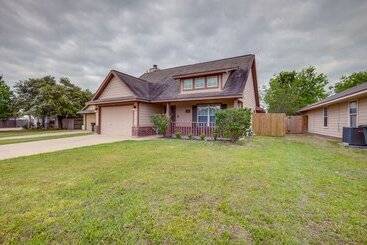 Pet Friendly Texas Retreat W/ Fenced In Yard!