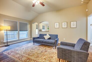 Pet Friendly Texas Retreat W/ Fenced In Yard!