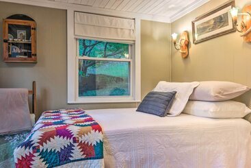 コテージ Mtn Views + Fire Pit: Serene Chimney Rock Abode