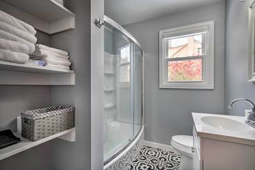 Renovated Historic Home < 1 Mile To Eagle Point!