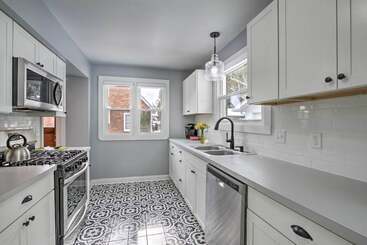 Renovated Historic Home < 1 Mile To Eagle Point!