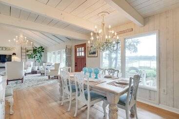 بيت ريفى Secluded Riverfront Home W/ Dock Under Mossy Oaks