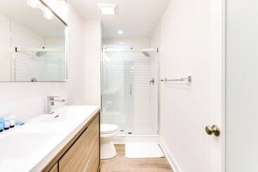 Golf, Dine & Swim: Sleek Palmetto Dunes Home!