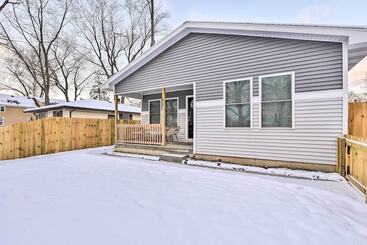 Stylish Retreat W/ Yard < 5 Mi To Msu Campus