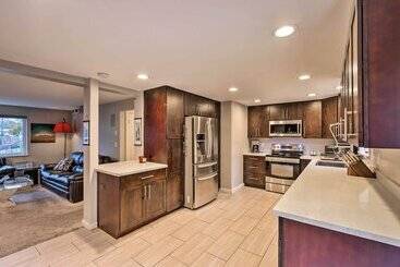 بيت ريفى Bright Edmonds Abode W/ Patio & Dining Table!