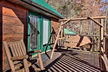 Сельский дом Cabin W/ Breathtaking Views, Pool Access & Theater