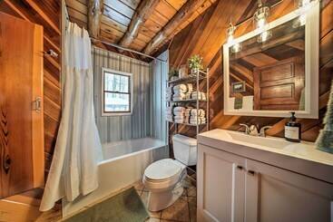 コテージ Cambridge Springs Cabin Near French Creek!