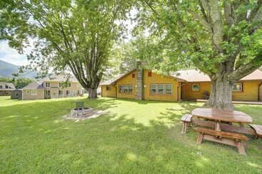 Campbell Retreat  In Maggie Valley W/ Deck!