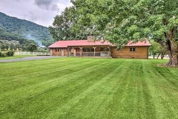Campbell Retreat  In Maggie Valley W/ Deck!
