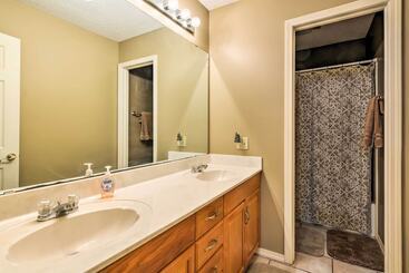 Сельский дом Charming Craftsman Home In Downtown Bartlesville!