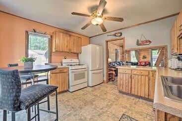 Charming Houghton Lake Cottage W/ Backyard!