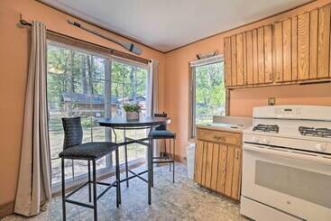 Charming Houghton Lake Cottage W/ Backyard!
