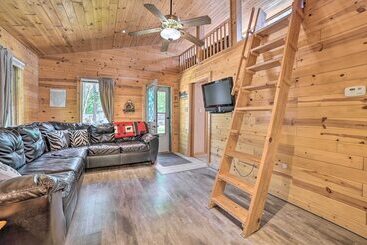 Charming Houghton Lake Cottage W/ Backyard!