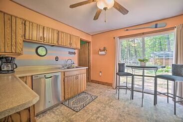 Charming Houghton Lake Cottage W/ Backyard!