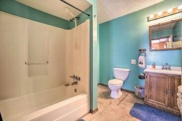 Charming Houghton Lake Cottage W/ Backyard!