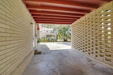 Charming Mid Century House   Just Steps To Lake!