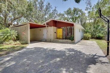 Charming Mid Century House Just Steps To Lake!