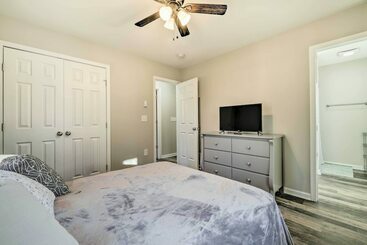 コテージ Charming Tobyhanna Home: Game Room, Fireplace