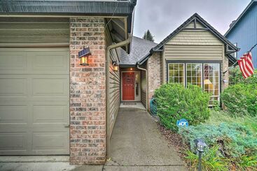 Charming Vancouver Home   Patio & Fire Pit!