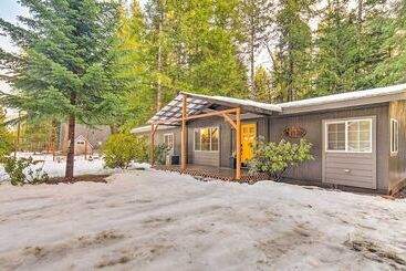 Family Home W/ Fire Pit, Grill & Fenced Yard!