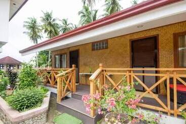 Foxy S Beach Resort