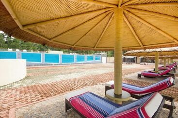 Foxy S Beach Resort