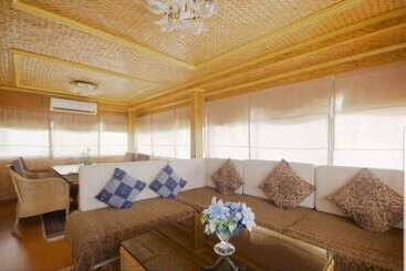 Foxy S Beach Resort