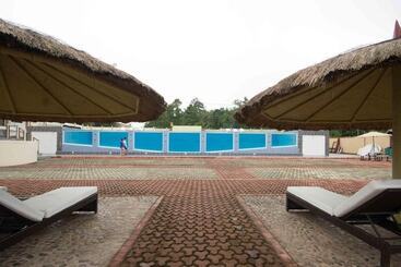 Foxy S Beach Resort