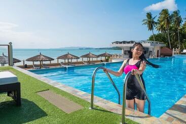 Foxy S Beach Resort