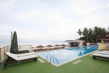 Foxy S Beach Resort