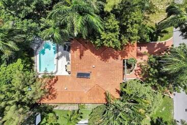 Hidden Miami Gem W/ Pool, Bbq & Minutes To Beach!