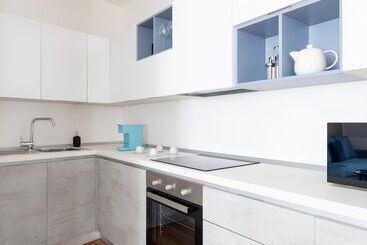 هتل Vis A Vis Apartments
