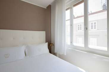 هتل Vis A Vis Apartments