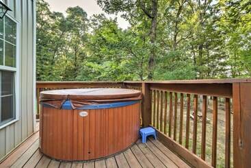 Lakefront Blue Eye Cottage W/ Hot Tub & Fire Pit!